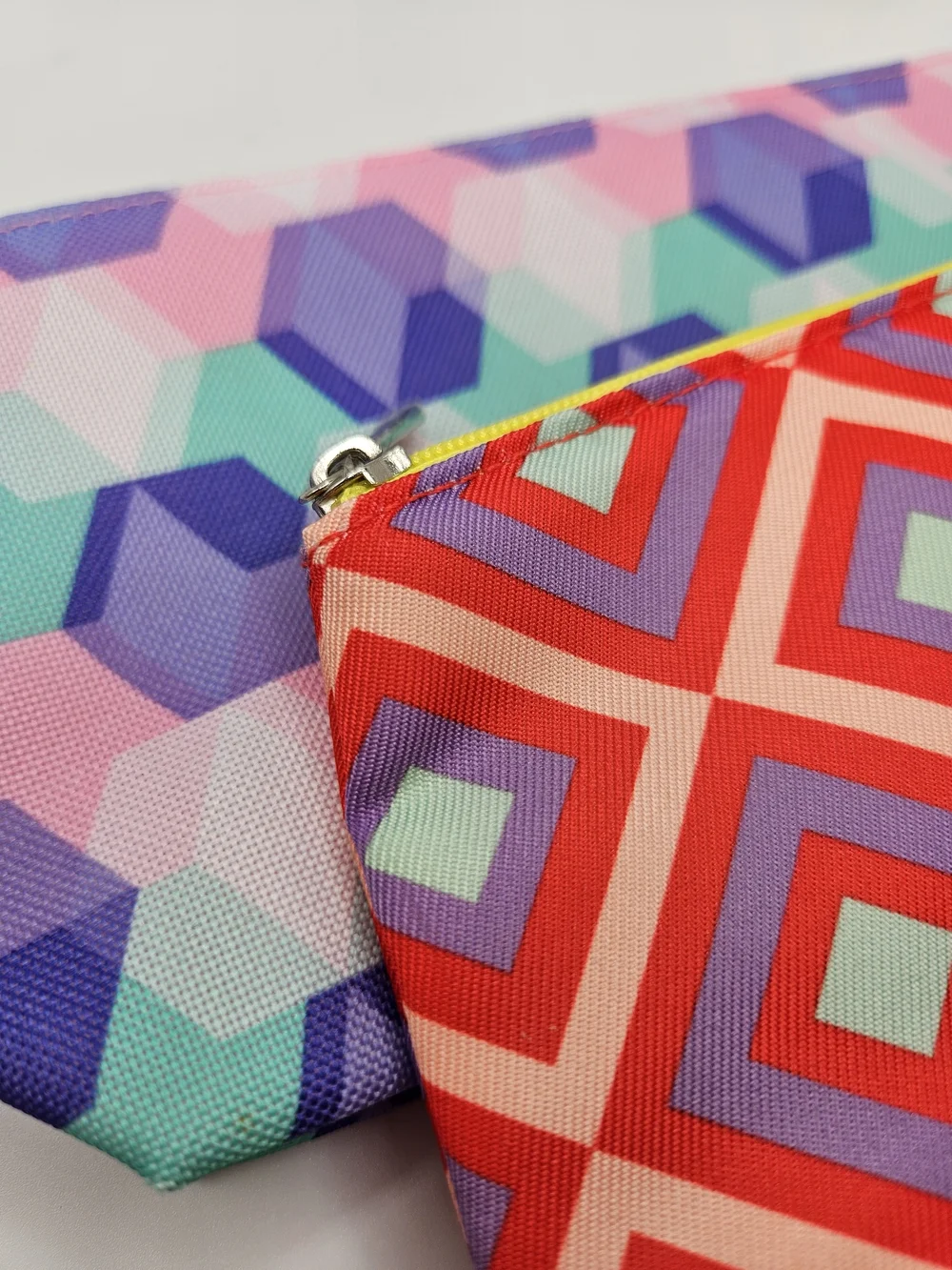 NEW Clinique Colorful Geometric Print Cosmetic Bag Pouch Travel Set